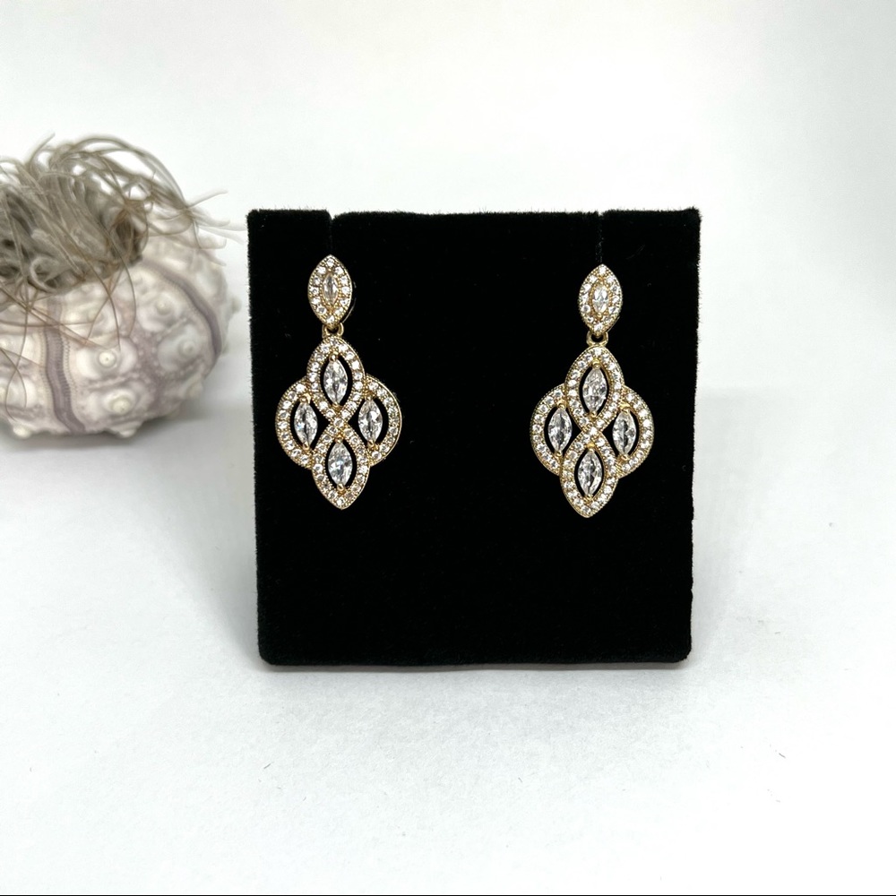 Gorgeous Gold Tone Diamond Earrings!
